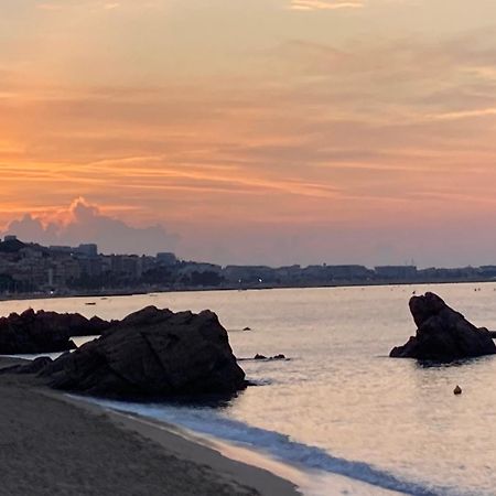 Chambre Parentale , Salle De Bain Privee, Acces Plages & Vue Mer Du Salon Dans Appartement Partage Chez L'Habitant ,, Master Bedroom, Private Bathroom, Beach Access & Sea View 戛纳 外观 照片