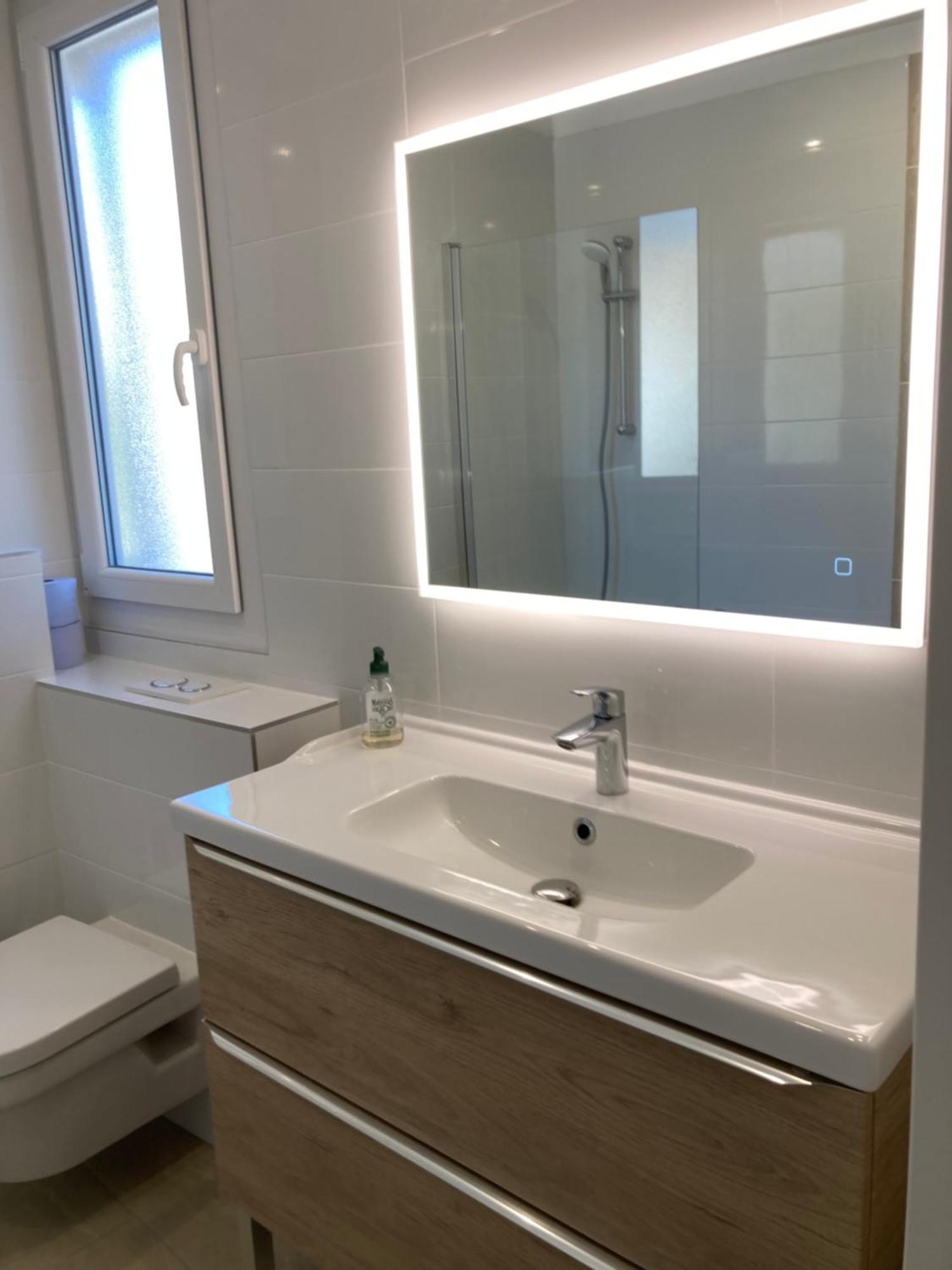 Chambre Parentale , Salle De Bain Privee, Acces Plages & Vue Mer Du Salon Dans Appartement Partage Chez L'Habitant ,, Master Bedroom, Private Bathroom, Beach Access & Sea View 戛纳 外观 照片
