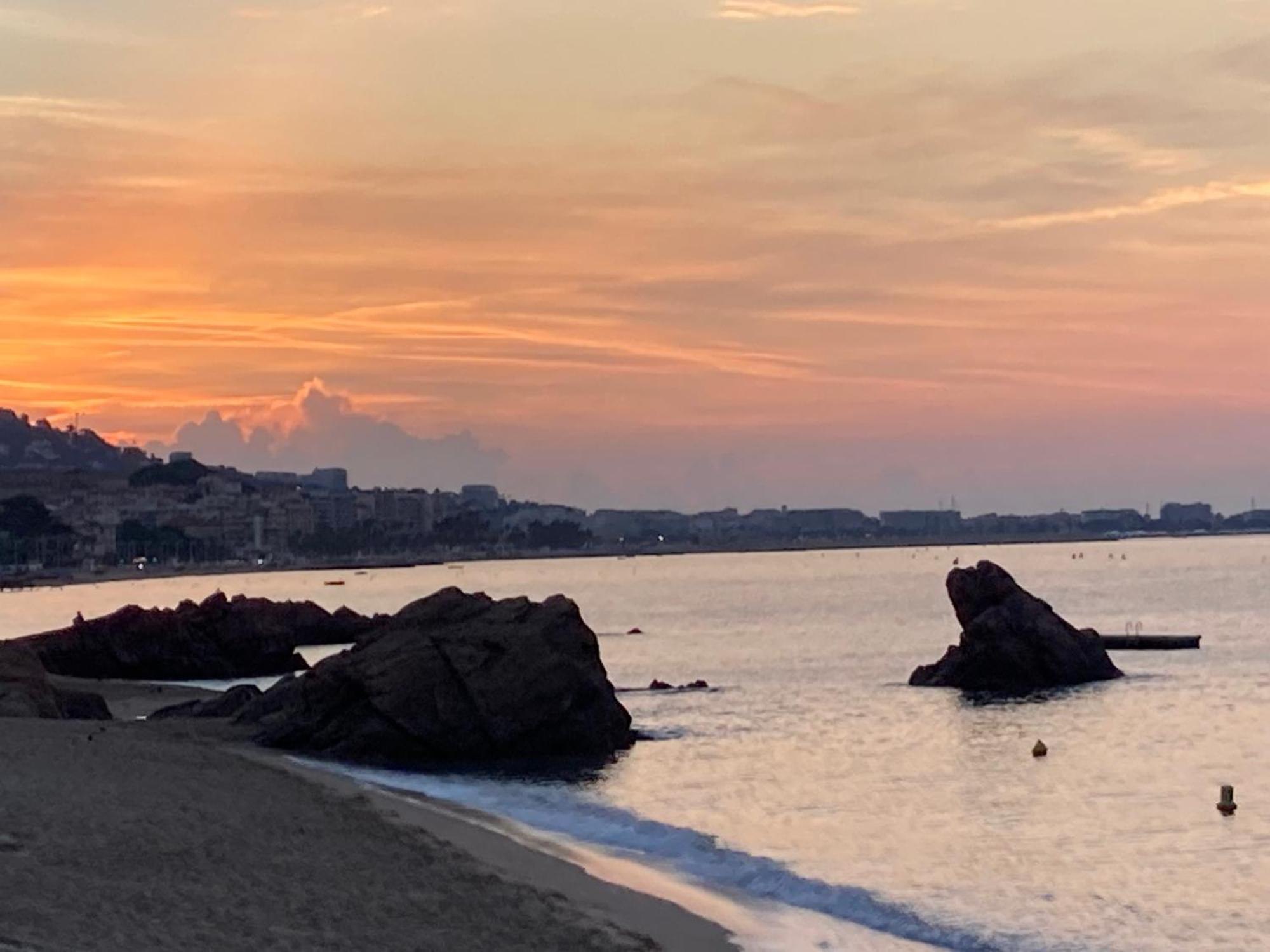 Chambre Parentale , Salle De Bain Privee, Acces Plages & Vue Mer Du Salon Dans Appartement Partage Chez L'Habitant ,, Master Bedroom, Private Bathroom, Beach Access & Sea View 戛纳 外观 照片